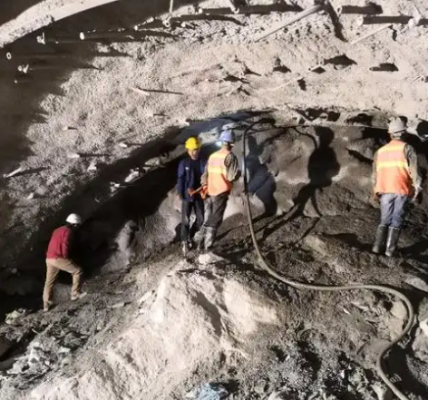 紫金隧道拱顶带模注浆料，微膨胀注浆料的特点及施工工艺